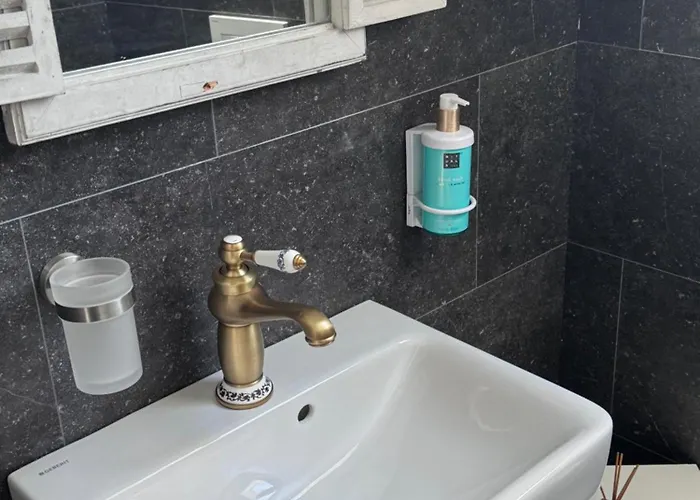 Casa Di Monaco Glees